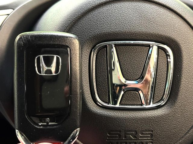 �yHonda�X�}�[�g�L�[�z�J�o����|�P�b�g�ɓ��ꂽ�܂܂ł��h�A�̎{���E�������\�ȃX�}�[�g�L�[�𑕔��B�G���W���̃I���E�I�t�����J�M�����o���K�v����������Ƃ��Ă��֗��ł���