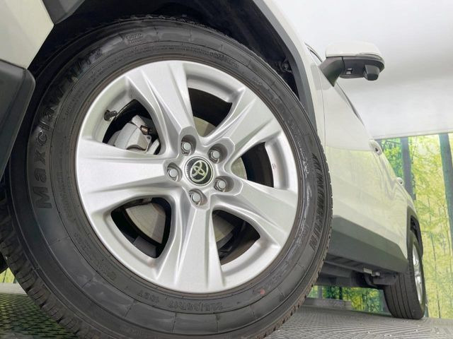 【純正アルミホイール】外観にマッチした純正アルミホイールを装着しております。各種社外アルミホイールや、スタッドレスタイヤも取扱いしております。是非ご相談ください♪
