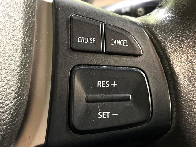 �y�N���[�Y�R���g���[���z�������H�����N���N���s�B�A�N�Z���𗣂��Ă���葬�x�ő��s���ł��A�������^�]���̕��S���y��!�����E�������ȒP�ȃX�C�b�`����Œ����ł��܂��B