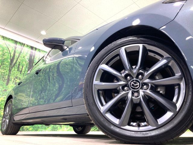 �y����18�C���`�A���~�z�C�[���z�O�ςɃ}�b�`���������A���~�z�C�[���𑕒����Ă���܂��B�e��ЊO�A���~�z�C�[����A�X�^�b�h���X�^�C�����戵�����Ă���܂��B���񂲑��k������