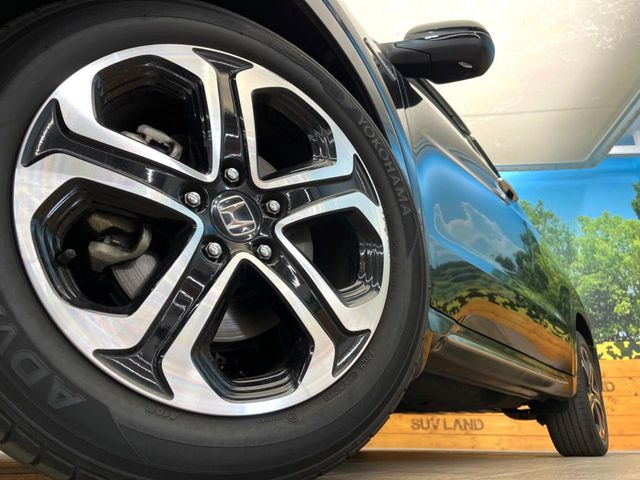 【純正17インチアルミホイール】外観にマッチした純正アルミホイールを装着しております。各種社外アルミホイールや、スタッドレスタイヤも取扱いしております。是非ご相談ください♪