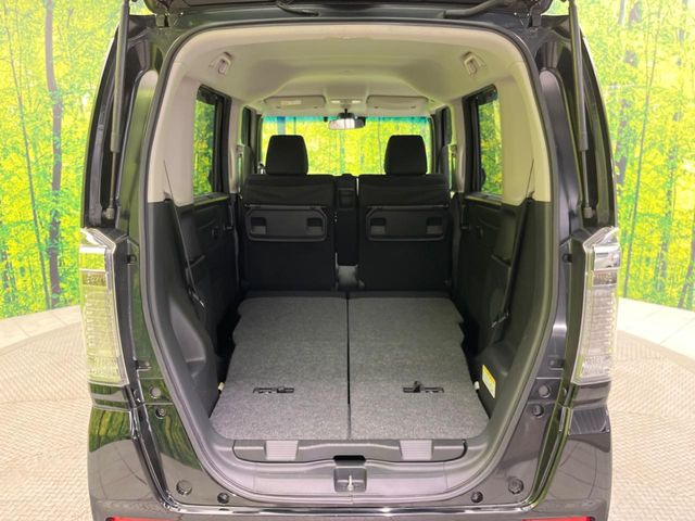 ���i�̂���������ʋ΁A���}���ɏ\���ȉ׎��X�y�[�X���m�ۂ��Ă���܂��B�Z�J���h�V�[�g��|���ƁA�傫�ȉו��̐ύڂ��\�ł���