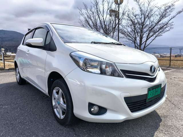 ヴィッツ1.3 F シエル 4WD