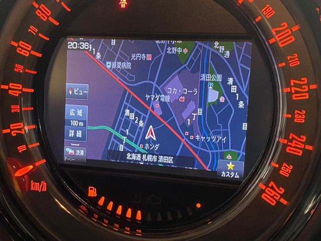 ��OP�����i�r:��̊��̂���i�r�́A����������ԓ������o���Ă���܂��BBluetooth�Đ��ȂǃI�[�f�B�I�@�\���[�����Ă���܂��̂ŁA�^�]�����y���߂܂���