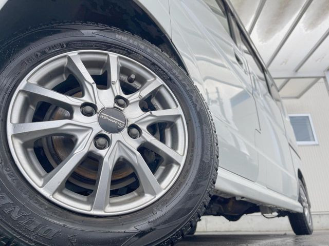 �y�A���~�z�C�[���z�O�ςɃ}�b�`�����A���~�z�C�[���𑕒����Ă���܂��B�e��A���~�z�C�[����A�X�^�b�h���X�^�C�����戵�����Ă���܂��B���񂲑��k����������