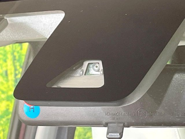 �y�X�}�[�g�A�V�X�g�z���s���ɑO���̎ԗ�����F�����A�Փ˂������Ȏ��͌x��ƃu���[�L�ŏՓˉ���Ɣ�Q�y�����A�V�X�g�B�����S�Ƀh���C�u�����y���݂��������܂��B