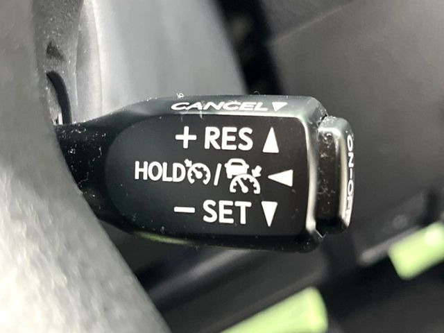 【レーダークルーズコントロール】高速道路での長距離走行が楽に!!自動で速度を保つクルーズコントロールが、衝突軽減システムと連携し、前方の車両を感知して車間を保つように速度調節してくれます!!