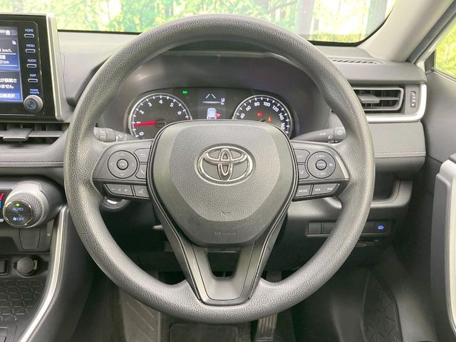 ステアリングも使用感が少なく、きれいな状態となっております♪