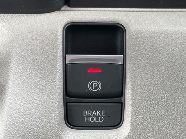 �y�I�[�g�u���[�L�z�[���h�z�M���҂���a�؂Œ�Ԏ��Ƀu���[�L���瑫�𗣂��Ă��A��~��Ԃ�ێ����Ă���܂��B�O�i����Ƃ��̓A�N�Z���𓥂߂Ύ����ŉ��������̂ň��S��X���^�]���y�ɂȂ�܂���