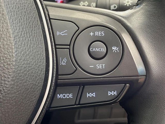 【レーダークルーズコントロール】高速道路での長距離走行が楽に!!自動で速度を保つクルーズコントロールが、衝突軽減システムと連携し、前方の車両を感知して車間を保つように速度調節してくれます!!