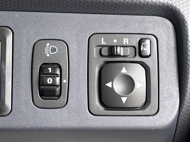 �y�d���i�[�~���[�z�T�C�h�~���[�͓d���i�[���ƂȂ��Ă���A�������ԏ�ł��L�Y�������X�N��}�����܂��B