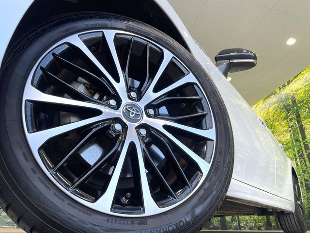 �y����18�C���`�A���~�z�C�[���z�O�ςɃ}�b�`���������A���~�z�C�[���𑕒����Ă���܂��B�e��ЊO�A���~�z�C�[����A�X�^�b�h���X�^�C�����戵�����Ă���܂��B���񂲑��k����������