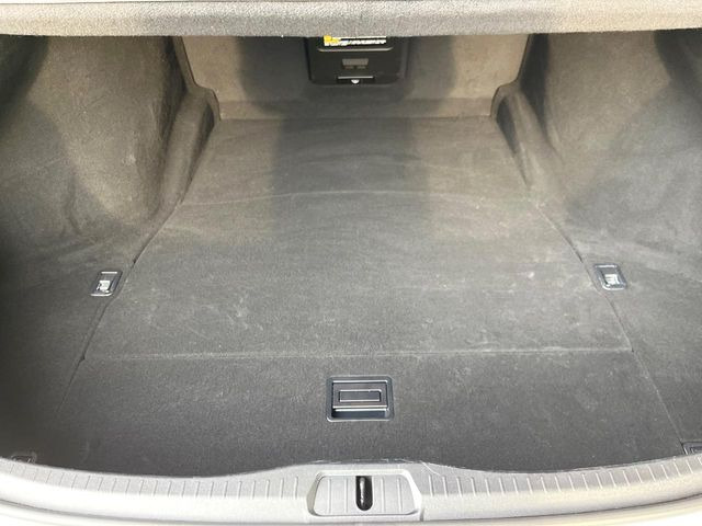 ���i�̂���������ʋ΁A���}���ɏ\���ȉ׎��X�y�[�X���m�ۂ��Ă���܂��B