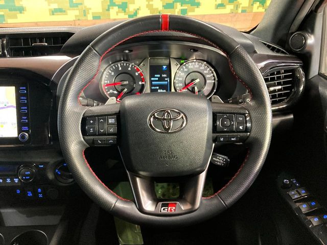 �y�����v�����X�e�A�����O�z�㎿�Ȋv���g�p���邱�ƂŁA��ɂ����������݂ƂĂ��^�]���₷���n���h���ł���