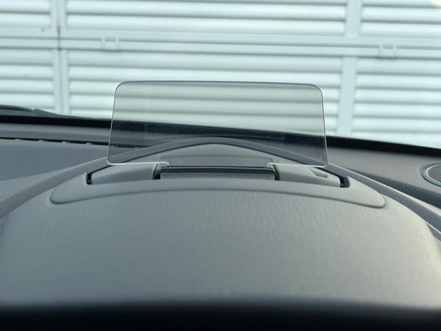 �y�w�b�h�A�b�v�f�B�X�v���C�z���݂̑��x�⑖�s�����f�W�^���\���ŉ^�]�ȑO���̃K���X�ɓ��e!�^�]���A�ڐ������炳���K�v�ȏ����m�F�ł���̂łƂ��Ă��֗��ň��S!