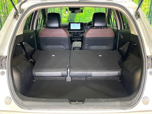 ���i�̂���������ʋ΁A���}���ɏ\���ȉ׎��X�y�[�X���m�ۂ��Ă���܂��B�Z�J���h�V�[�g��|���ƁA�傫�ȉו��̐ύڂ��\�ł���