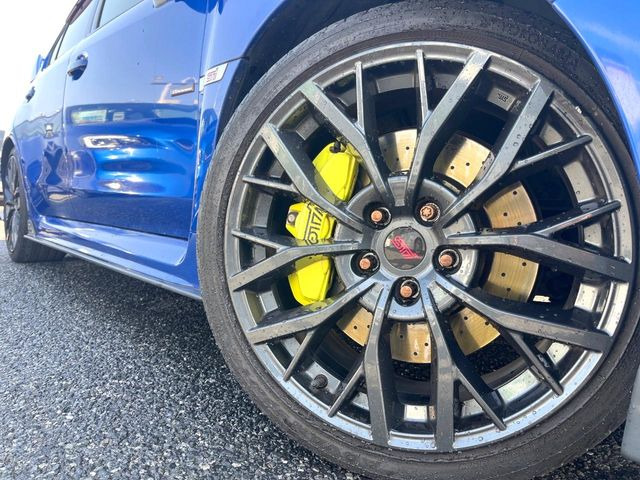 �y����19�C���`�A���~�z�C�[���z�O�ςɃ}�b�`���������A���~�z�C�[���𑕒����Ă���܂��B�e��ЊO�A���~�z�C�[����A�X�^�b�h���X�^�C�����戵�����Ă���܂��B���񂲑��k����������