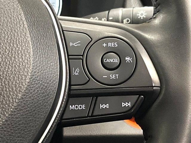 【レーダークルーズコントロール】高速道路での長距離走行が楽に!!自動で速度を保つクルーズコントロールが、衝突軽減システムと連携し、前方の車両を感知して車間を保つように速度調節してくれます!!