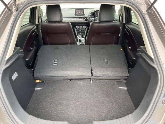 ���i�̂���������ʋ΁A���}���ɏ\���ȉ׎��X�y�[�X���m�ۂ��Ă���܂��B�Z�J���h�V�[�g��|���ƁA�傫�ȉו��̐ύڂ��\�ł���