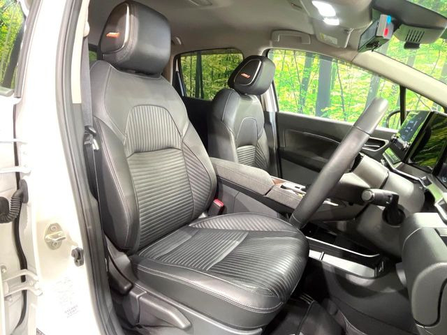 運転席シート廻りは使用感も少なく、良好な状態となっています。丁寧に使われていたことがよくわかりますね。