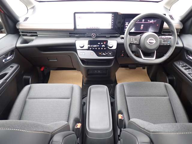 セレナ1.4 e-4ORCE ハイウェイスターV 4WD