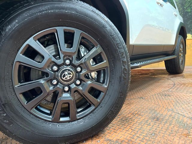 �y����18�C���`�A���~�z�C�[���z�O�ςɃ}�b�`���������A���~�z�C�[���𑕒����Ă���܂��B�e��ЊO�A���~�z�C�[����A�X�^�b�h���X�^�C�����戵�����Ă���܂��B���񂲑��k����������