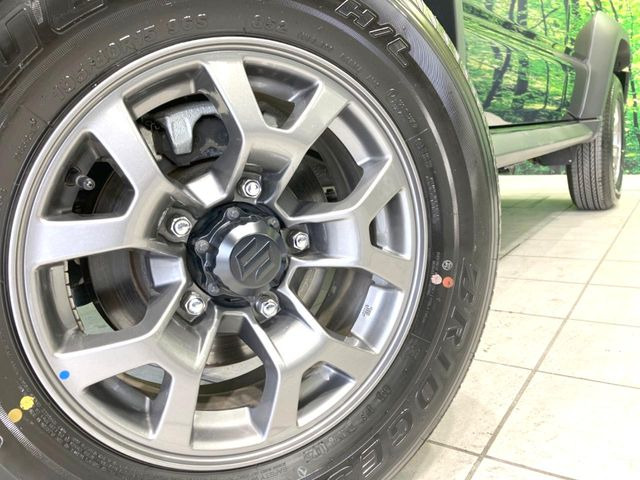 �y����15�C���`�A���~�z�C�[���z�O�ςɃ}�b�`���������A���~�z�C�[���𑕒����Ă���܂��B�e��ЊO�A���~�z�C�[����A�X�^�b�h���X�^�C�����戵�����Ă���܂��B���񂲑��k����������