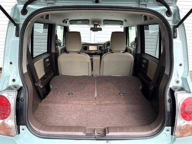 ���i�̂���������ʋ΁A���}���ɏ\���ȉ׎��X�y�[�X���m�ۂ��Ă���܂��B�Z�J���h�V�[�g��|���ƁA�傫�ȉו��̐ύڂ��\�ł���