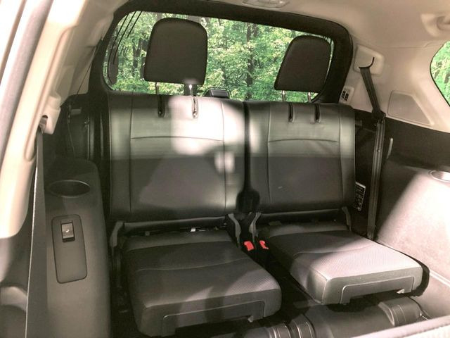 3列目シートはもちろん状態良好☆大人でもゆったりと座って頂けますので、大人数でのお出かけもラクラクです♪ご家族で、気の知れた仲間で、ドライブに行くのが楽しみですね♪