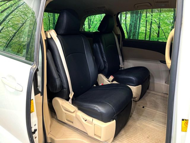 後部座席も気になるようなキズ・汚れやへたり等、大きなダメージはなく、良好な状態です。