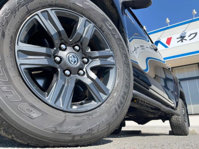 �y����17�C���`�A���~�z�C�[���z�O�ςɃ}�b�`���������A���~�z�C�[���𑕒����Ă���܂��B�e��ЊO�A���~�z�C�[����A�X�^�b�h���X�^�C�����戵�����Ă���܂��B���񂲑��k����������