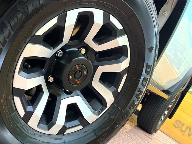 �y����16�C���`�A���~�z�C�[���z�O�ςɃ}�b�`���������A���~�z�C�[���𑕒����Ă���܂��B�e��ЊO�A���~�z�C�[����A�X�^�b�h���X�^�C�����戵�����Ă���܂��B���񂲑��k����������