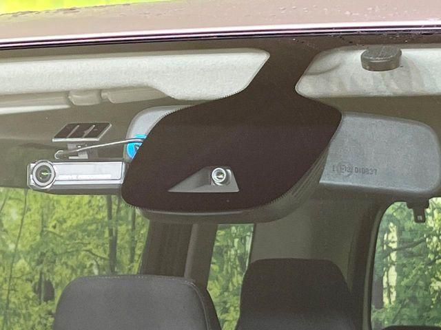 �y�G�}�[�W�F���V�[�u���[�L�z���s���ɑO���̎ԗ�����F�����A�Փ˂������Ȏ��͌x��ƃu���[�L�ŏՓˉ���Ɣ�Q�y�����A�V�X�g�B�����S�Ƀh���C�u�����y���݂��������܂��B