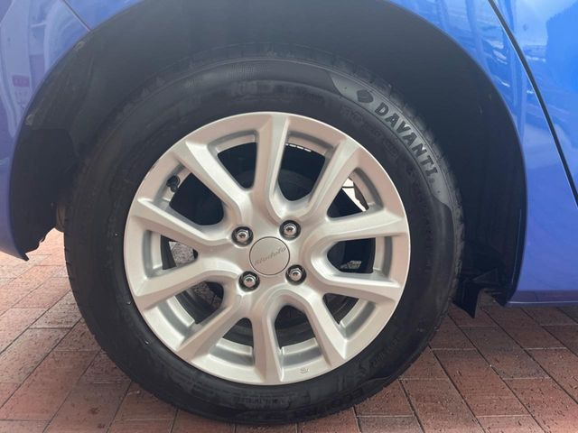 �y15�C���`�A���~�z�C�[���z�O�ςɃ}�b�`�����A���~�z�C�[���𑕒����Ă���܂��B�e��A���~�z�C�[����A�X�^�b�h���X�^�C�����戵�����Ă���܂��B���񂲑��k����������