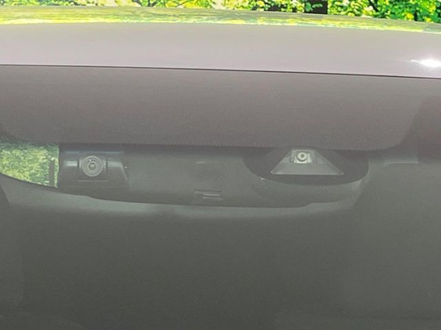 �y�z���_�Z���V���O�z���s���ɑO���̎ԗ�����F�����A�Փ˂������Ȏ��͌x��ƃu���[�L�ŏՓˉ���Ɣ�Q�y�����A�V�X�g�B�����S�Ƀh���C�u�����y���݂��������܂��B