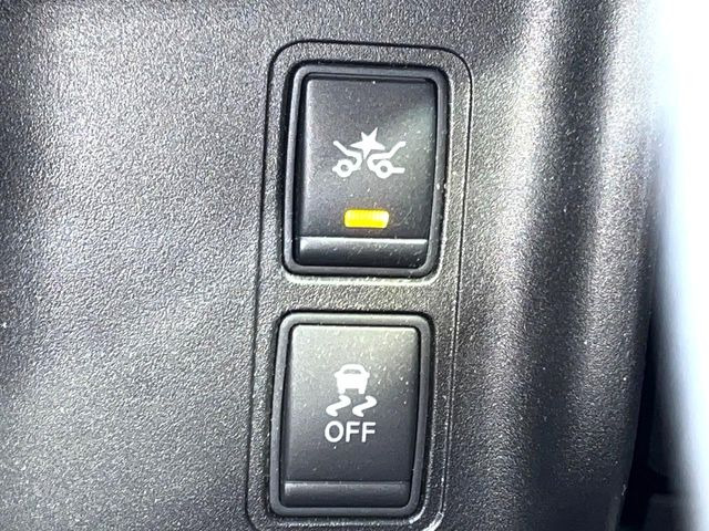 �y�G�}�[�W�F���V�[�u���[�L�z���s���ɑO���̎ԗ�����F�����A�Փ˂������Ȏ��͌x��ƃu���[�L�ŏՓˉ���Ɣ�Q�y�����A�V�X�g�B�����S�Ƀh���C�u�����y���݂��������܂��B