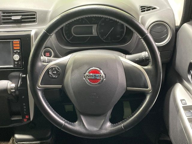 �y�����v�����X�e�A�����O�z�㎿�Ȋv���g�p���邱�ƂŁA��ɂ����������݂ƂĂ��^�]���₷���n���h���ł���