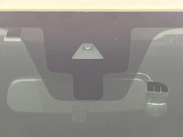 �y�C���e���W�F���g�G�}�[�W�F���V�[�u���[�L�z�t�����g�J�����őO���̎ԗ�����s�҂����m�B�Փ˂������Ȏ��͏Փ˔�Q�y���u���[�L���쓮�A�Փˉ�����T�|�[�g�B�����S�Ƀh���C�u�����y���݂��������܂��B