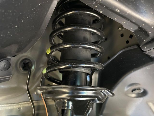 �y�ԍ����z�ԍ����Ⴍ�Ȃ�A�X�^�C���b�V���Ȍ����ڂƂȂ��Ă���܂��B�ԗ��̏d�S�������鎖�ŁA���s���̈��萫�����サ�܂���