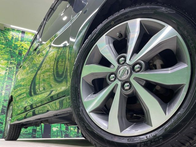 �y����15�C���`�A���~�z�C�[���z�O�ςɃ}�b�`���������A���~�z�C�[���𑕒����Ă���܂��B�e��ЊO�A���~�z�C�[����A�X�^�b�h���X�^�C�����戵�����Ă���܂��B���񂲑��k����������