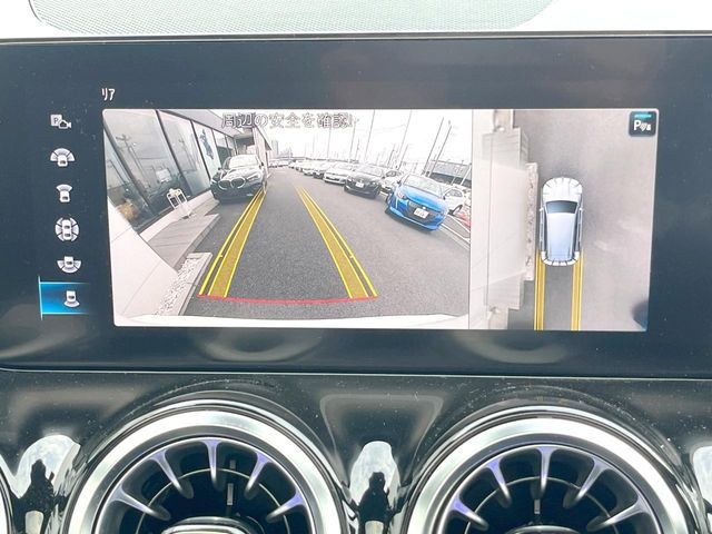 ���p�m���~�b�N�r���[���j�^�[:��p�̃J�����ɂ��A�ォ�猩���낵���悤�Ȏ��_��360�x�N���}�̎��͂��m�F���邱�Ƃ��ł��܂������p�������m�F���₷���A�����ꏊ�ł̐؂�Ԃ��⒓�Ԃ��X���[�Y�ɍs���܂��B