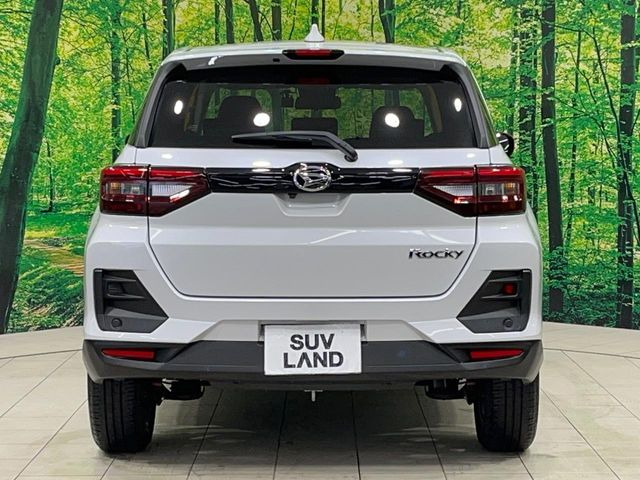 安心の最長10年・走行無制限保証(有償)をご用意。保証内容も充実はもちろん、無料点検&オイル交換や、年中無休の全国・24時間ロードサービスも付帯されておりますのでご安心下さい。