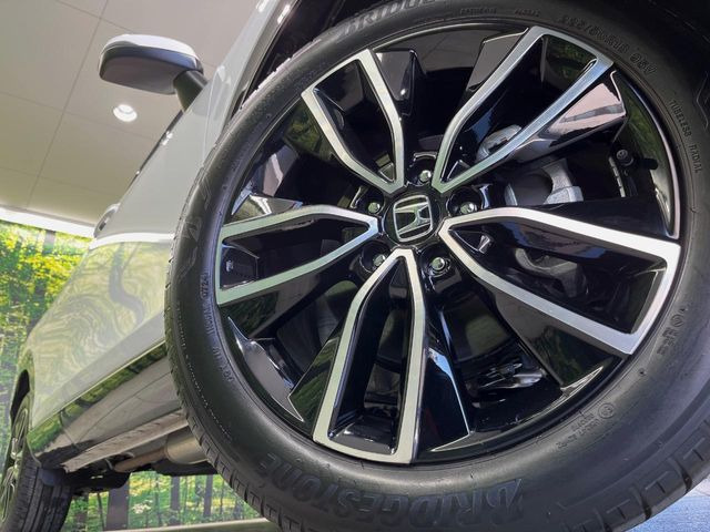 �O�ςɃ}�b�`���������A���~�z�C�[���𑕒����Ă���܂��B�e��ЊO�A���~�z�C�[����A�X�^�b�h���X�^�C�����戵�����Ă���܂��B���񂲑��k����������