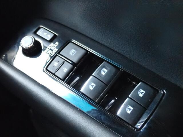 �d���i�[���h�A�~���[�E�p���[�E�B���h�E�������Ă��܂��B