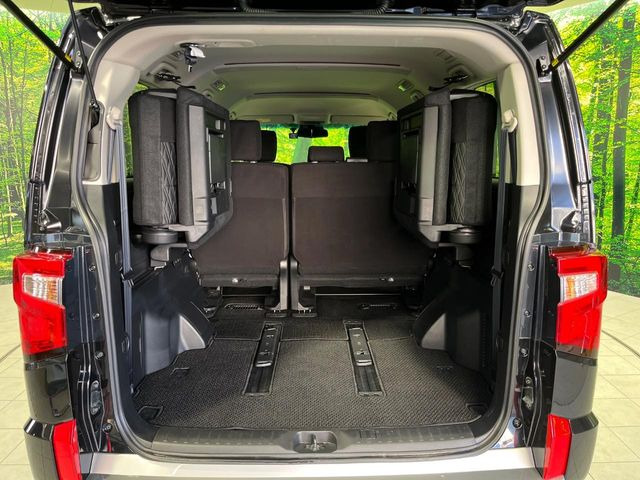 ���i�̂���������ʋ΁A���}���ɏ\���ȉ׎��X�y�[�X���m�ۂ��Ă���܂��B�Z�J���h�V�[�g��|���ƁA�傫�ȉו��̐ύڂ��\�ł���