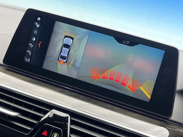 ���p�m���~�b�N�r���[���j�^�[:��p�̃J�����ɂ��A�ォ�猩���낵���悤�Ȏ��_��360�x�N���}�̎��͂��m�F���邱�Ƃ��ł��܂������p�������m�F���₷���A�����ꏊ�ł̐؂�Ԃ��⒓�Ԃ��X���[�Y�ɍs���܂��B