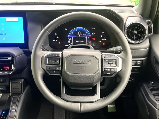 �y�����v�����X�e�A�����O�z�㎿�Ȋv���g�p���邱�ƂŁA��ɂ����������݂ƂĂ��^�]���₷���n���h���ł���