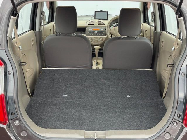 ���i�̂���������ʋ΁A���}���ɏ\���ȉ׎��X�y�[�X���m�ۂ��Ă���܂��B�Z�J���h�V�[�g��|���ƁA�傫�ȉו��̐ύڂ��\�ł���