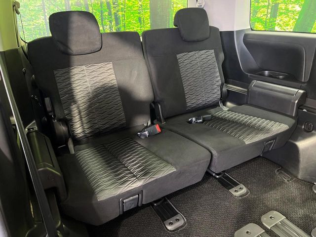 3列目シートはもちろん状態良好☆大人でもゆったりと座って頂けますので、大人数でのお出かけもラクラクです♪ご家族で、気の知れた仲間で、ドライブに行くのが楽しみですね♪