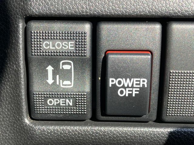 �y�p���[�X���C�h�h�A�z�X�}�[�g�L�[��^�]�Ȃ̃X�C�b�`�ŃX���C�h�h�A�̊J���\���d��������͂����ăh�A���J����K�v�������A���������q�l�ł��A�d���ו��������Ă��鎞�����N�ɊJ���߂ł��܂���